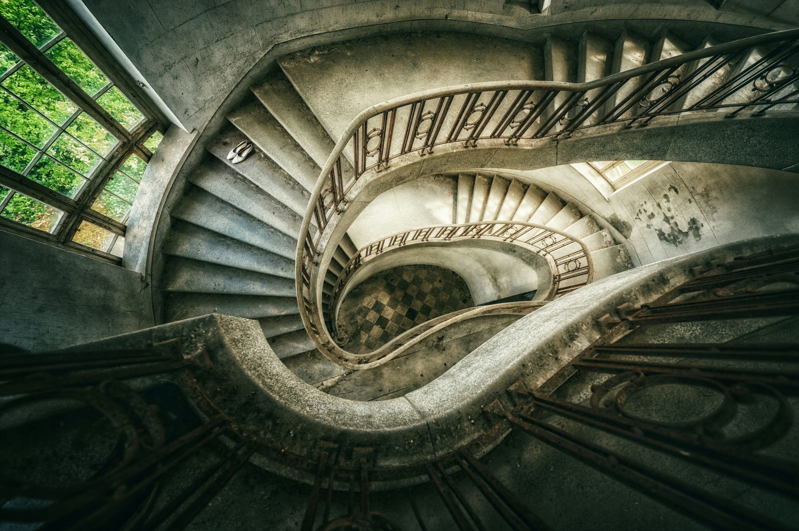 AI, War, and Kung Fu Hustle đŹ | Weekly NishIsHere – Issue 92